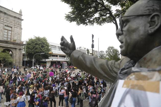 Feminists demonstrate against the Government of Andres Manuel Lopez Obrador in the roundabout of Illustrious Jalisco where they participate in their so-called Anti Grita de Independencia (Anti independence cry), during the 210th anniversary of the independence of Mexico, in Guadalajara, Jalisco state, Mexico, 16 September 2020. Feminist protest in Guadalajara !ACHTUNG: NUR REDAKTIONELLE NUTZUNG!  Copyright: xFranciscoxGuascox AME5350 20200917-637359082430897494