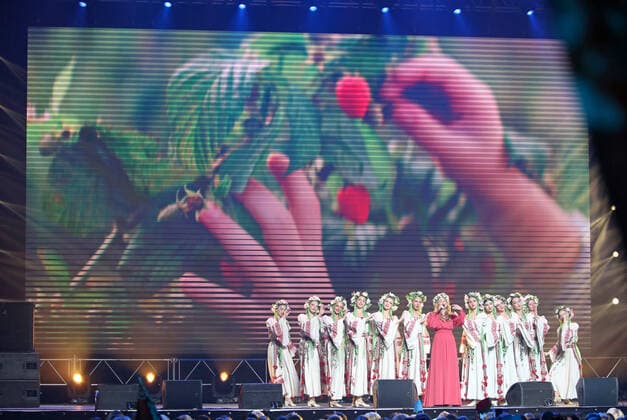 MINSK, BELARUS - SEPTEMBER 17, 2020: Artists perform during a concert for the Belarusian Union of Women at Minsk Arena. Natalia Fedosenko TASS  TS0E74AF