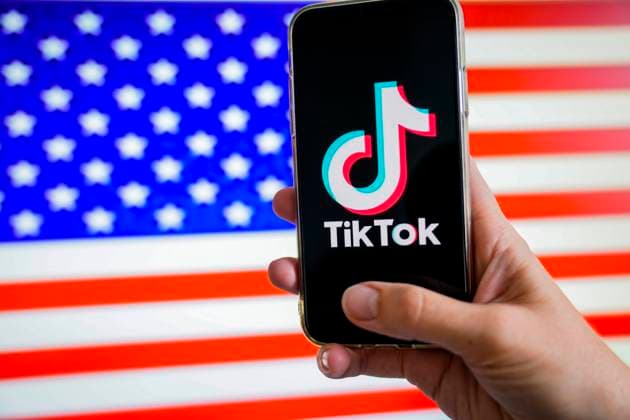 Symbolfoto TikTok soll in den USA verboten werden. Symbolbild, Logo Tik Tok. Der amerikanische Praesident Donald Trump will das soziale Netzwerk und chinesische Videoplattform TikTok in den USA verbieten. Koeln Nordrhein-Westfalen Deutschland *** Symbol photo TikTok to be banned in the USA Symbol image, logo Tik Tok American President Donald Trump wants to ban the social network and Chinese video platform TikTok in the USA Cologne North Rhine-Westphalia Germany
