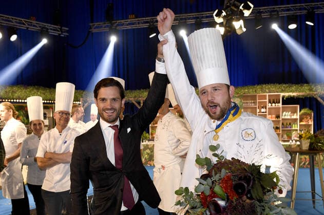 Bilder des Jahres 2020, Entertainment 09 September Entertainment Themen der Woche KW38 Jurymedlemmen prins Carl Philip tillsammans med Ludwig Tjörnemo, vinnare i tävlingen Arets Kock 2020. Tävlingen halls i ar utan publik pa Globen Annexet. Stockholm Sverige x2512x *** Jury member Prince Carl Philip together with Ludwig Tjörnemo, winner of the competition Chef of the Year 2020 The competition is held this year without an audience at the Globe Annex Stockholm Sweden x2512x,  Copyright: xLINDAHLxBJÖRN Aftonbladetx Arets kock final 2020