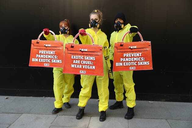 . 17 09 2020. London, United Kingdom. PETA supporters dressed in hazmat suits stage a protest against the use of exotic animal skins at London Fashion Week.  xStephenxLockx xi-Imagesx IIM-21623-0005