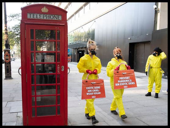 . 17 09 2020. London, United Kingdom. PETA supporters dressed in hazmat suits stage a protest against the use of exotic animal skins at London Fashion Week.  xStephenxLockx xi-Imagesx IIM-21623-0019