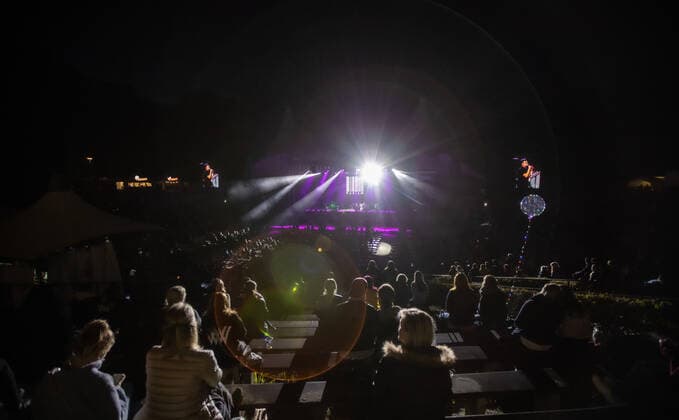 Wincent Weiss Concert Berlin 2020 Berlin, 18 09 20, viewers follow the Wincent Weiss concert of the Back to live Open Airs 2020 at the Waldbuehne Berlin Berlin Deutschland Waldbuehne