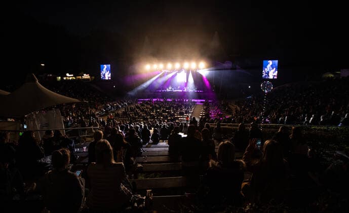 Wincent Weiss Concert Berlin 2020 Berlin, 18 09 20, viewers follow the Wincent Weiss concert of the Back to live Open Airs 2020 at the Waldbuehne Berlin Berlin Deutschland Waldbuehne