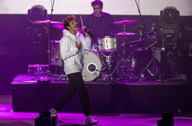 Wincent Weiss concert Berlin 2020 Berlin, 18 09 20, Florian Kettler drums and singer Wincent Weiss l at the concert of the Back to live Open Airs 2020 in the Waldbuehne Berlin Berlin Deutschland Waldbuehne