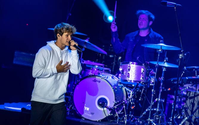 Wincent Weiss concert Berlin 2020 Berlin, 18 09 20, Florian Kettler drums and singer Wincent Weiss l at the concert of the Back to live Open Airs 2020 in the Waldbuehne Berlin Berlin Deutschland Waldbuehne