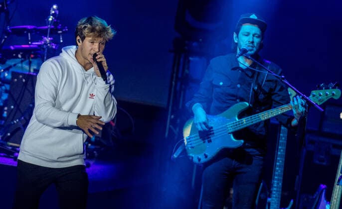 Wincent Weiss concert Berlin 2020 Berlin, 18 09 20, Manfred Sauer bass and singer Wincent Weiss l at the concert of the Back to live Open Airs 2020 in the Waldbuehne Berlin Berlin Deutschland Waldbuehne