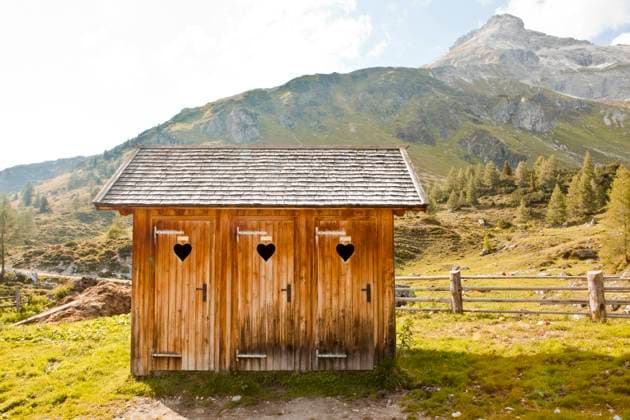 Austria, Lungau, outhouses in alpine landscape KV000057