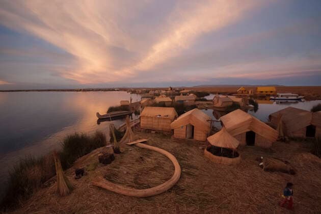 IMAGO Nature: Unsere Erde, Naturschutz, Indigene Völker South America, Peru, Floating Island with huts of the Uru PA000541