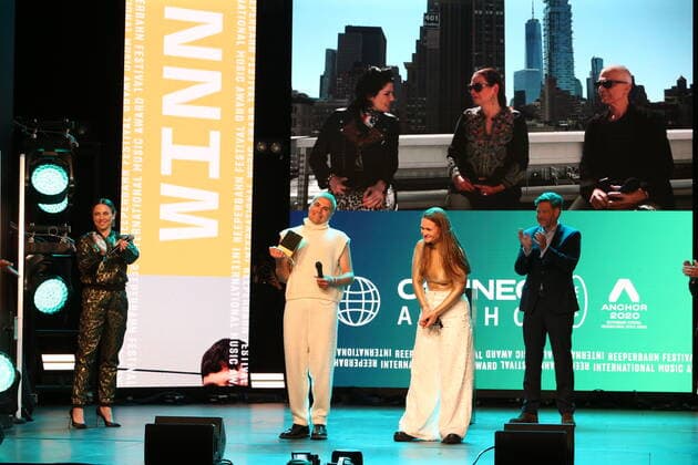 Hamburg Melanie Chisholm Mel C Melanie C former Spice Girls and the winners Demian and Inez von Etna from Dresden right Alexander Schulz at the ceremony of the Anchor Award 2020 in the St Pauli Theater Hamburg Reeperbahn Festival International Music Award 19 9 2020