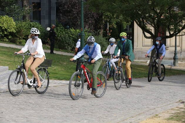 Queen Mathilde of Belgium, King Philippe - Filip of Belgium, Princess Eleonore, Prince Gabriel and Prince Emmanuel arrive on bike for a royal visit to the House of European History (Huis van de Europese Geschiedenis - Maison de l histoire Europeennee), in Brussels, Sunday 20 September 2020. Together with Car Free Sunday, Brussels holds its Open Monuments Day.  NICOLASxMAETERLINCK 2547566