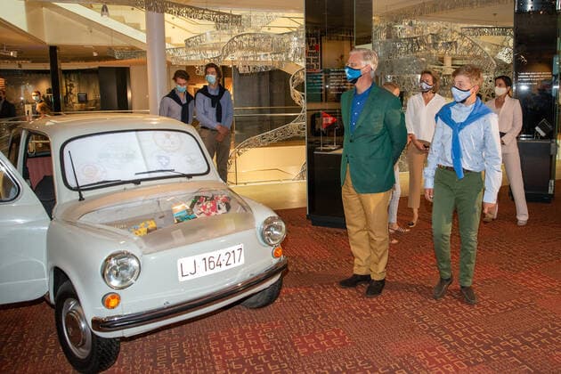 King Philippe - Filip of Belgium (C) pictured during a royal visit to the House of European History (Huis van de Europese Geschiedenis - Maison de l histoire Europeennee), in Brussels, Sunday 20 September 2020. Together with Car Free Sunday, Brussels holds its Open Monuments Day.  NICOLASxMAETERLINCK 2547756