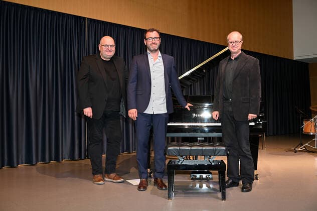 Concert of the Gasselsberger Trio mg3 , at the Landesmusikschule Gmunden, as part of the Salzkammergut Festwochen in Gmunden , on 20 09 20 The picture shows from l r bassist Roland Kramer, pianist Martin Gasselsberger, drummer Gerald Endstrasser 2020 Concert of the Gasselsberger Trio mg3 , at the Landesmusikschule Gmunden, as part of the Salzkammergut