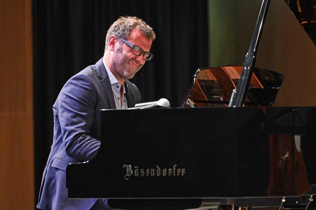 Concert of the Gasselsberger Trio mg3 , at the Landesmusikschule Gmunden, as part of the Salzkammergut Festwochen in Gmunden , on 20 09 20 The picture shows the pianist Martin Gasselsberger 2020 Concert of the Gasselsberger Trio mg3 , at the Landesmusikschule Gmunden, as part of the Salzkammergut Festwochen in Gmunden , on 20 09 20