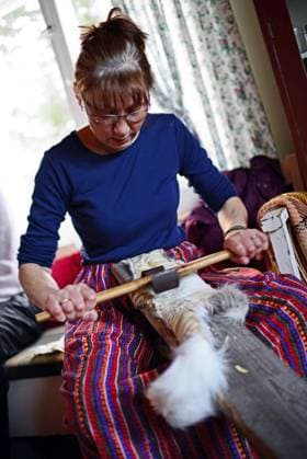 Traditional S·mi arts and crafts. Inside the home of Tuula Airamo, a S·mi descendant, and Reindeer farmer, by Muttus Lake. Inari, Lapland, Finland Inari Lapland Finland Copyright: xNanoxCalvox NN-LAPADV1-252