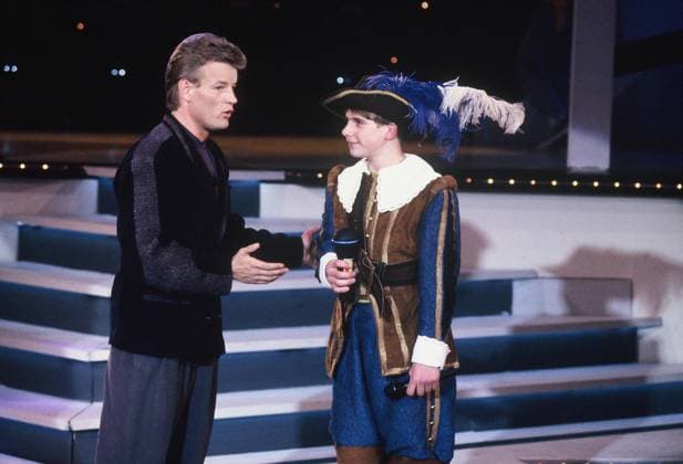 Moderator Frank Papke bei einem Auftritt bei Musikrevue am 16.11.1990 *** Presenter Frank Papke at a performance at Musikrevue on 16 11 1990