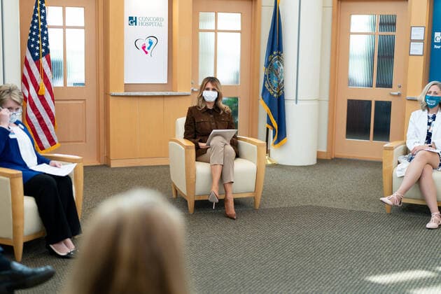 September 17, 2020 - Concord, New Hampshire, U.S. - First Lady Melania Trump meets with Judy Buckley and Cathy Miller, Reiki practitioners, during a briefing on the therapeutic approach to Neonatal Abstinence Syndrome Thursday, Sept. 17, 2020, at Concord Hospital in Concord. Concord U.S. - ZUMAz03_ 20200917_sha_z03_942 Copyright: xWhitexHousex
