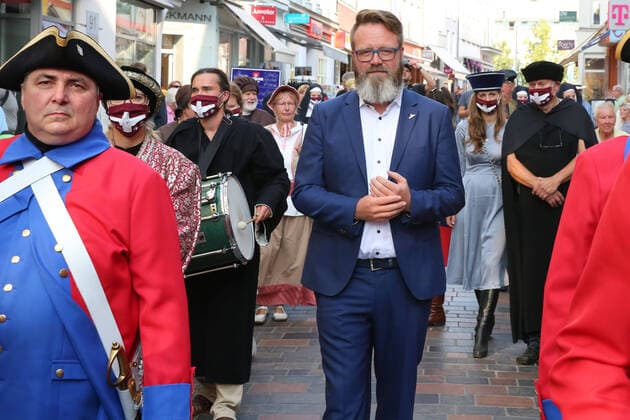 View on Tuesday 22 09 2020 in the Hanseatic City of Rostock on a parade to celebrate the jubilee of the local monastery Zum Heiligen Kreuz The monastery celebrates its 750th anniversary this year On this occasion there was a festive procession in the afternoon from the Neuer Ma