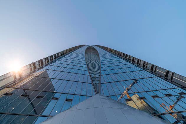 IMAGO Creative: Dichotomien, Reflexionen - Architektur Blue-dominated Guangzhou looks up at skyscraper complex  799709570407596044