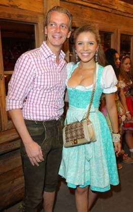 Oktoberfest 26.09.2015 Moderatorin Victoria Swarovski + Werner Muerz im Festzelt Kaefers Wiesn Schaenke auf dem Oktoberfest, der Wiesn, auf der Theresienwiese in Muenchen - 26.09.2015 - *** Oktoberfest 26 09 2015 Presenter Victoria Swarovski Werner Muerz in the marquee Kaefers Wiesn Schaenke at the Oktoberfest, the Wiesn, on the Theresienwiese in Munich 26 09 2015