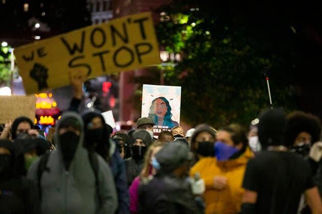Bilder des Jahres 2020, News 09 September News Themen der Woche KW39 News Bilder des Tages September 23, 2020, Seattle, Wa, Washington, United States: Protesters march in remembrance of Breonna Taylor in Seattle, Washington, September 23, 2020. Today, police officers in Louisville who shot and killed Taylor last March during a no-knock warrant, were not indicted by a grand jury. Seattle, Wa United States - ZUMAd108 20200923_znp_d108_012 Copyright: xKarenxDuceyx