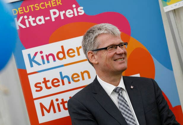 District Mayor of Berlin Spandaus Helmut Kleebank, Germany, Berlin, Minister of Family Affairs Giffey presents 10,000 euros cheque to Spandau winner of the German Childcare Prize 2020
