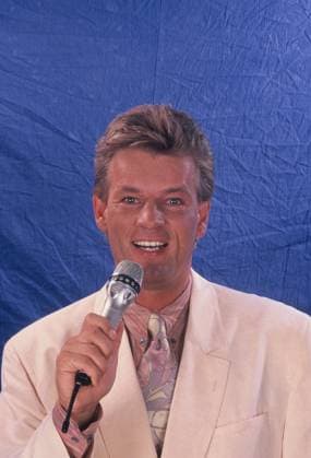 Moderator Frank Papke posiert bei der Musikrevue am 14.09.1990 *** Presenter Frank Papke poses at the music revue on 14 09 1990
