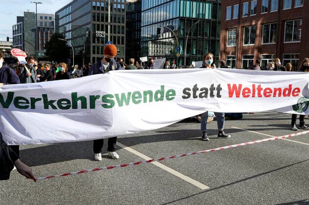 Demonstration of Fridays For Future under the motto No degrees further at the 6 Global Climate Strike Hamburg, 25 09 2020 Foto:xGeisler-Fotopress Tamcke