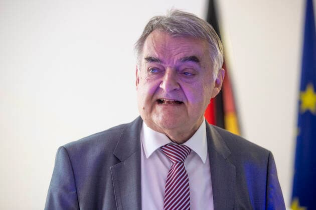 25 09 2020 , Essen , Presentation of the Police Award to courageous helpers at the Essen Police Headquarters at Büscherstraße 2 6 Herbert Reul , Minister of the Interior of North Rhine-Westphalia NRW