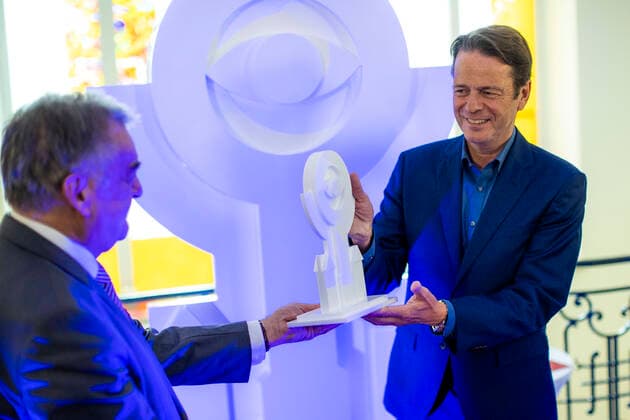 25 09 2020 , Essen , Presentation of the Police Award to courageous helpers at the Essen Police Headquarters at Büscherstraße 2 6 Herbert Reul , Minister of the Interior of North Rhine-Westphalia NRW , honours Rudi Cerne , presenter of the ZDF television programme Aktenzeichen XY