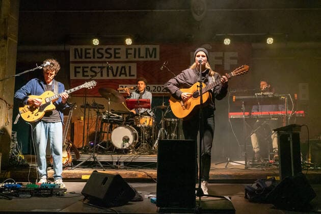 Görlitz, 25 9 2020 As part of this years Focus Films For Future of the 17 Neisse Film Festival 2020, Dota Kehr and band will play in the Görlitz Cold Store She has been supporting the Fridays for Future movement with her performances for a long time and actively deals with environmental protection and migration in her songs Görlitz Germany