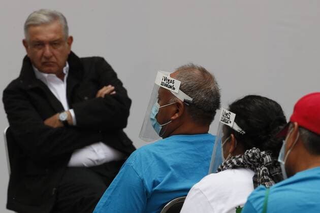 The president of Mexico, Andres Manuel Lopez Obrador listens today to the parents of the 43 disappeared students from Ayotzinapa, during a meeting at the National Palace, in Mexico City, Mexico 26 September 2020. Six years after the serious human rights violations committed against the 43 disappeared students of Ayotzinapa, the Office in Mexico of the United Nations High Commissioner for Human Rights (UN-DH) recognized the important achievements made so far of the administration of President Andres Manuel Lopez Obrador. UN-DH asks to continue efforts to achieve truth and justice in Ayotzinapa !ACHTUNG: NUR REDAKTIONELLE NUTZUNG!  Copyright: xJoséxMéndezx MEX7859 20200926-637367461196165680