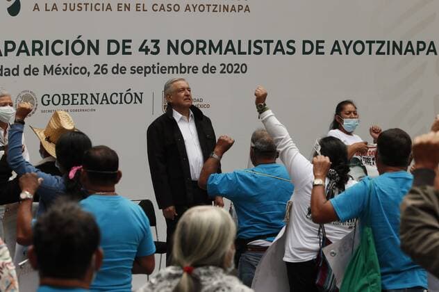 The president of Mexico, Andres Manuel Lopez Obrador listens today to the parents of the 43 disappeared students from Ayotzinapa, during a meeting at the National Palace, in Mexico City, Mexico 26 September 2020. Six years after the serious human rights violations committed against the 43 disappeared students of Ayotzinapa, the Office in Mexico of the United Nations High Commissioner for Human Rights (UN-DH) recognized the important achievements made so far of the administration of President Andres Manuel Lopez Obrador. UN-DH asks to continue efforts to achieve truth and justice in Ayotzinapa !ACHTUNG: NUR REDAKTIONELLE NUTZUNG!  Copyright: xJoséxMéndezx MEX7882 20200926-637367461847874006