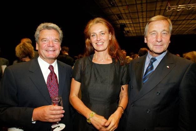 German Foundation 31 08 2003 R L Federal Minister of Economics Wolfgang Clement SPD Irene Schulte Hillen Joachim Gauck at the event Deutschlandreise , German Foundation at the Konzerthaus a Gendarmenmarkt, Berlin 31 08 2003