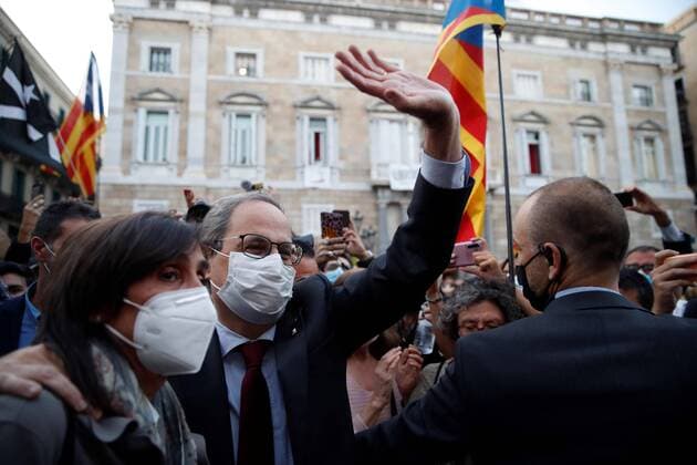 Bilder des Jahres 2020, News 09 September News Themen der Woche KW40 News Bilder des Tages Catalan regional President, Quim Torra (R), leaves the headquarters of Catalan s Regional Government after Spanish Supreme Court confirmed the disqualification of Torra for one and half year in Barcelona, Spain, 28 September 2020. Torra was disqualified for ignoring the rule by Spanish Central Election Board about removing banners in support of imprisoned pro-independent leaders from public building. Spanish Supreme Court confirms disqualification of Catalan President Quim Torra !ACHTUNG: NUR REDAKTIONELLE NUTZUNG!  Copyright: xTonixAlbirx GRAFCAT2169 20200928-637369209037164022
