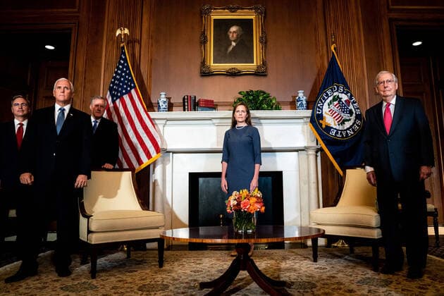 Bilder des Jahres 2020, News 09 September News Themen der Woche KW40 News Bilder des Tages Judge Amy Coney Barrett, President Donald Trump s nominee to the Supreme Court, meets with Senate Majority Leader Mitch McConnell and Vice President Mike Pence in the Capitol in Washington, DC on Tuesday, September 29, 2020. Barret will meet with Senators before her confirmation hearing. Pool  WAXP2020092905 ErinxSchaff