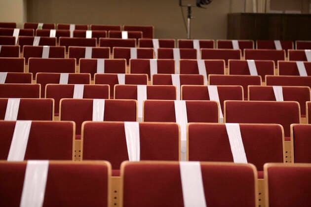 25 09 2020, Klassikfestival Bad Wörishofen, Festival of Nations 2020 in the Kurhaus Bad Wörishofen in Allgäu, Here in the Kurtheater next to the Kursaal a maximum number of visitors, 100 persons are allowed, the rest of the seats are taped with barrier tape 25 09 2020, Klassikfestival Bad Wörishofen 25 09 2020, Klassikfestival Bad Wörishofen