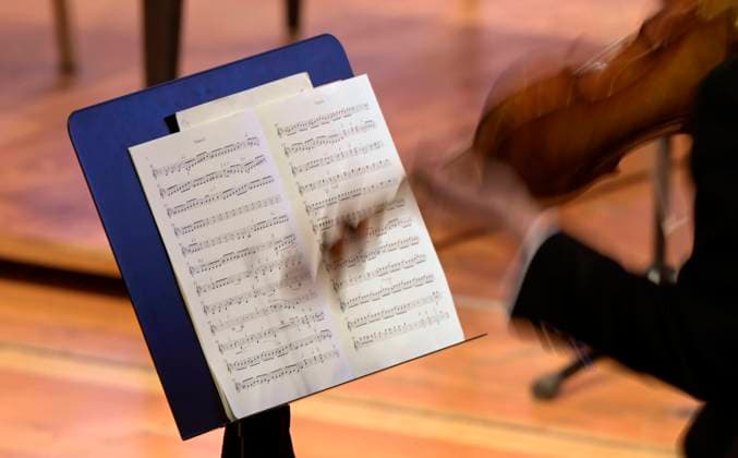 25 09 2020, Klassikfestival Bad Wörishofen, Festival of Nations 2020 at the Kurhaus Bad Wörishofen im Allgäu, opening evening with Julia Fischer, violin, Louis Vandory, violin, Felix Mildenberger, conductor Presentation of the Prix Young Artist of the Year, with the Orchestra of the Deutsche Kammerphi