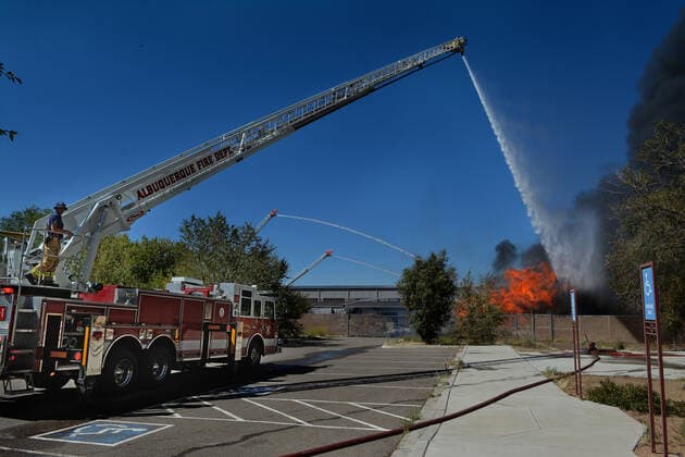 September 29, 2020, Albuquerque, NM, USA: AFR firefighters use 3 snorkel trucks to fight the fire at the north side of the Friedman Recycling plant. Tuesday, Sept. 29, 2020. Albuquerque USA - ZUMAab1_ 20200929_zaf_ab1_003 Copyright: xJimxThompsonx