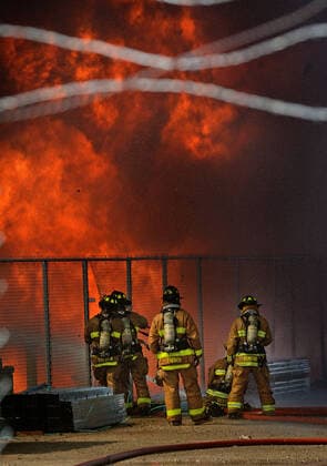 September 29, 2020, Albuquerque, NM, USA: AFR firefighters cut a-way a section of fencing to get into the back of the fire at the Friedman Recycling plant. Tuesday, Sept. 29, 2020. Albuquerque USA - ZUMAab1_ 20200929_zaf_ab1_007 Copyright: xJimxThompsonx