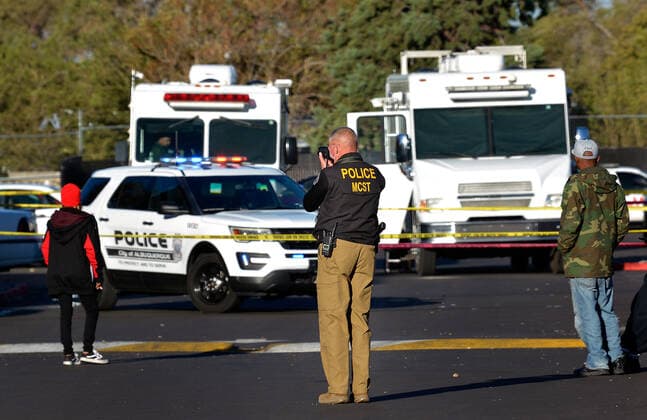 September 29, 2020, Albuquerque, NM, USA: An APD crime scene investigator takes pictures of the area at 425 Western Skies SE in reference to a male who was shot. Upon arrival they found two deceased individuals. Tuesday, Sept. 29, 2020. Albuquerque USA - ZUMAab1_ 20200929_zaf_ab1_009 Copyright: xJimxThompsonx