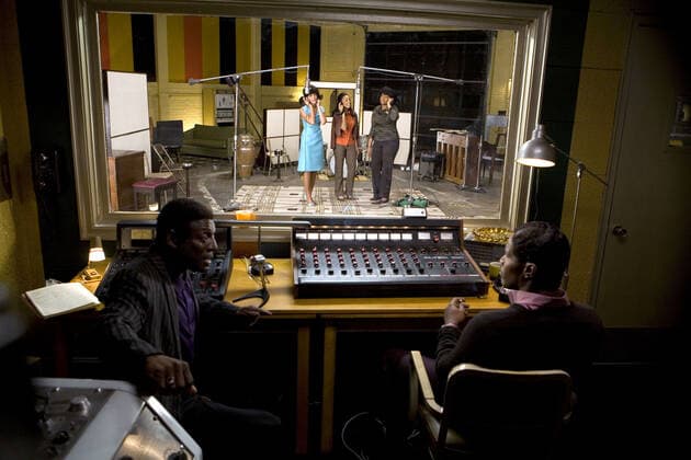 DREAMGIRLS aka DREAM GIRLS L-R back BEYONCE KNOWLES as Deena, ANIKA NONI ROSE as Lorrell, JENNIFER HUDSON as Effie L-R front HINTON BATTLE as Wayne, JAMIE FOXX as Curtis Date: 2006  Mandatory credit line: Image courtesy DREAMWORKS SKG ? 2006 DreamWorks Pictures, LLC. All Rights Reserved. Ronald Grant Archive Mary