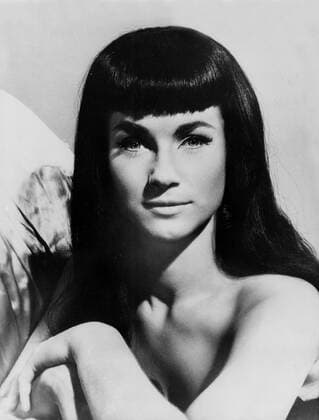 KINGS OF THE SUN SHIRLEY ANNE FIELD Date: 1963  Mandatory credit line: Image courtesy THE MIRISCH CORPORATION Ronald Grant Archive Mary Evans