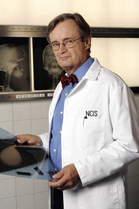 NAVY NCIS : NAVAL CRIMINAL INVESTIGATIVE SERVICE aka NCIS DAVID MCCALLUM as Dr. Donald Mallard Date: 2003  Mandatory credit line: Image courtesy BELISARIUS PRODUCTIONS CBS ?2004 CBS BROADCASTING INC. ALL RIGHTS RESERVED Ronald Grant Archive