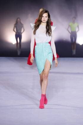 (201001) -- PARIS, Oct. 1, 2020 -- A model presents a creation by BALMAIN during the Paris Fashion Week s Women Spring Summer 2021 ready-to-wear fashion show in Paris, France, on Sept. 30, 2020. (Photo by Xinhua) FRANCE-PARIS-FASHION WEEK-BALMAIN PieroxBiasion 