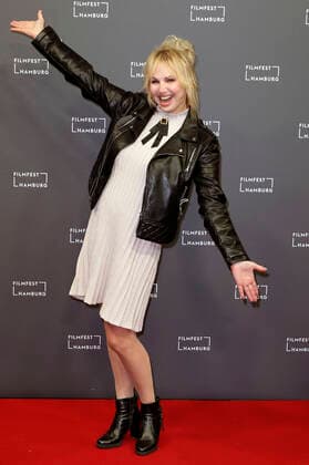 Bilder des Jahres 2020, Entertainment 10 Oktober Entertainment Themen der Woche KW40 Entertainment Bilder des Tages Christine Zierl bei der Premiere des Dokumentarfilms Helga - Die Zwei Gesichter der Feddersen auf dem 28. Filmfest Hamburg 2020 im Cinemaxx Dammtor. Hamburg, 01.10.2020 *** Christine Zierl at the premiere of the documentary Helga Die Zwei Gesichter der Feddersen at the 28 Filmfest Hamburg 2020 in the Cinemaxx Dammtor Hamburg, 01 10 2020 Foto:xC.xTamckex xFuturexImage