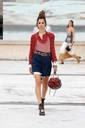 (201002) -- PARIS, Oct. 2, 2020 -- A model presents creations by CHLOE during the Paris Fashion Week s Women Spring Summer 2021 ready-to-wear fashion show in Paris, France, on Oct. 1, 2020. (Photo by Xinhua) FRANCE-PARIS-FASHION WEEK-CHLOE PieroxBiasion 