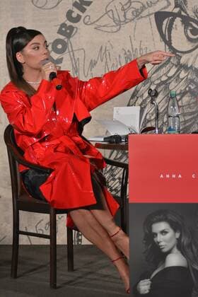 Russian singer, actress and TV presenter Anna Sedokova presented her first autobiography to the public - I am strong. I can handle. Moscow House of Books, new. Arbat, Moscow October 2, 2020. In the photo: Anna Sedokova PavelxKashaev