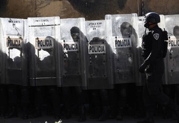 Dozens of police members stand guard during a commemorative rally for the 52nd anniversary of the Tlatelolco massacre, near the Plaza de las Tres Culturas, in Tlatelolco, Mexico City, Mexico, 02 September 2020. A hundred demonstrators overshadowed this Friday the commemorative rally for the 52nd anniversary of the Tlatelolco massacre, which occurred on October 2, 1968 in the Plaza de las Tres Culturas de Tlatelolco. Clashes in commemorative rally for the Tlatelolco massacre !ACHTUNG: NUR REDAKTIONELLE NUTZUNG!  Copyright: xSashenkaxGutierrezx MEX8345 20201003-637372890764755817