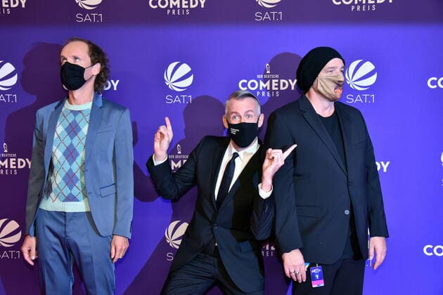 Olaf Schubert, Sebastian Puffpaff and Torsten Sträter , l r, comes with a mask to the presentation of the German Comedy Award 2020